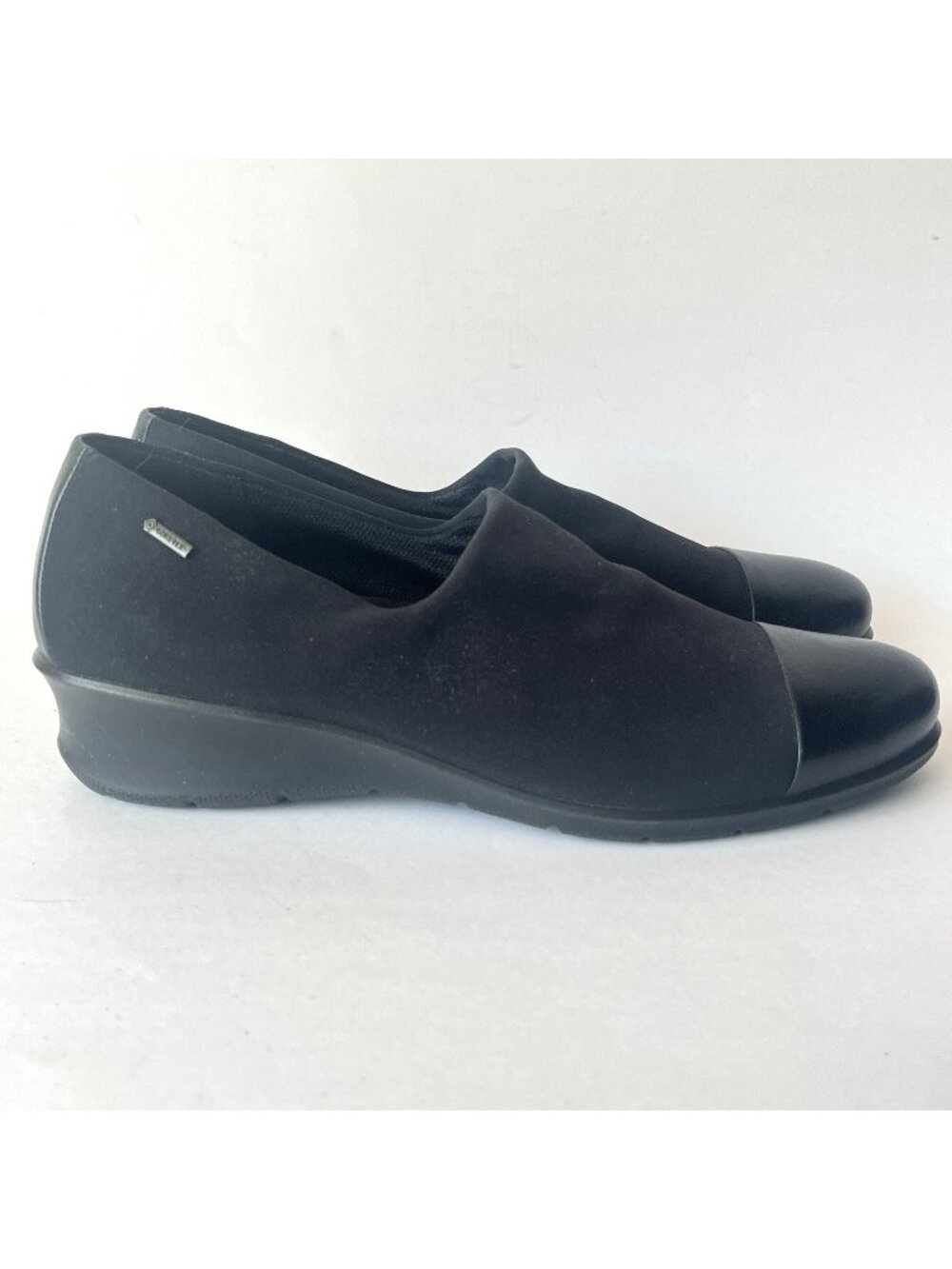 Womens Ecco Felicia Gore-Tex Slip On Shoes US 9.5 - 10 Black Leather Cap Toe